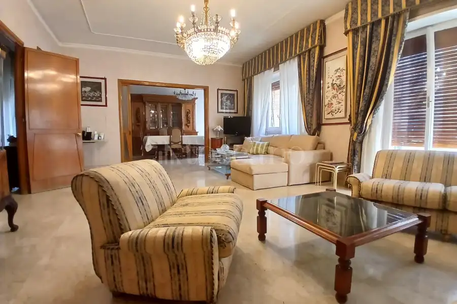 Casa in vendita di 220 mq a €965.000 (rif. 42/2026)