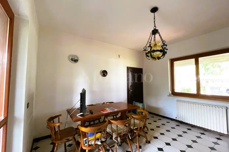 Villa in vendita di 305 mq a €650.000 (rif. 12/2025)