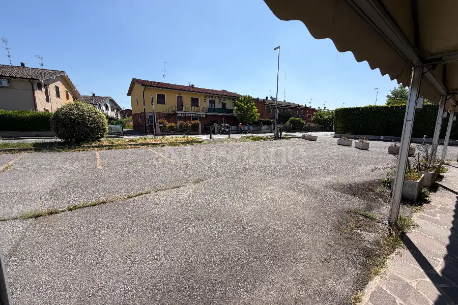 Negozio in vendita di 350 mq a €355.000 (rif. 23/2026)