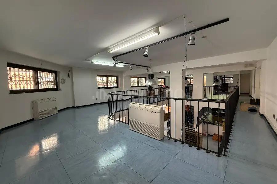 Negozio in vendita di 350 mq a €339.000 (rif. 6/2026)