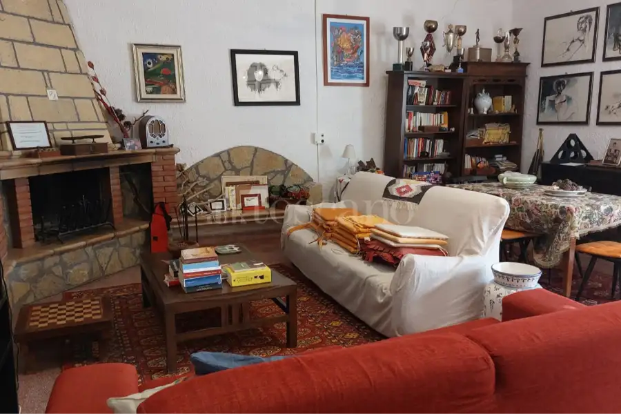 Casa Indipendente in vendita di 205 mq a €65.000 (rif. 12/2026)