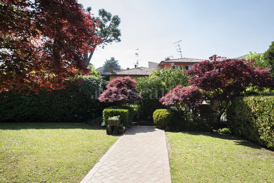 Villa in vendita di 645 mq a €960.000 (rif. 21/2026)