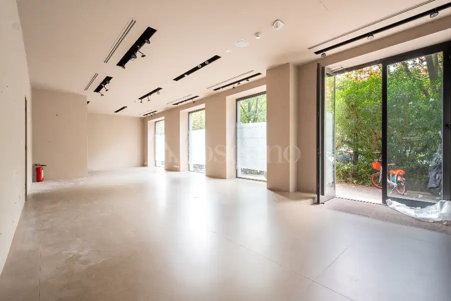 Negozio in vendita di 170 mq a €1.590.000 (rif. 98/2025)