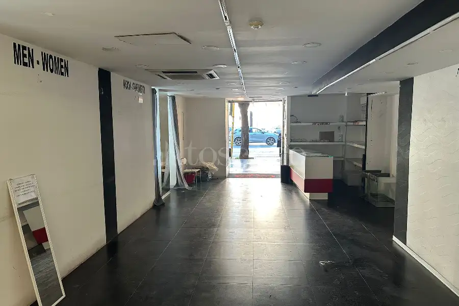 Negozio in affitto di 179 mq a €6.450 (rif. 21/2026)