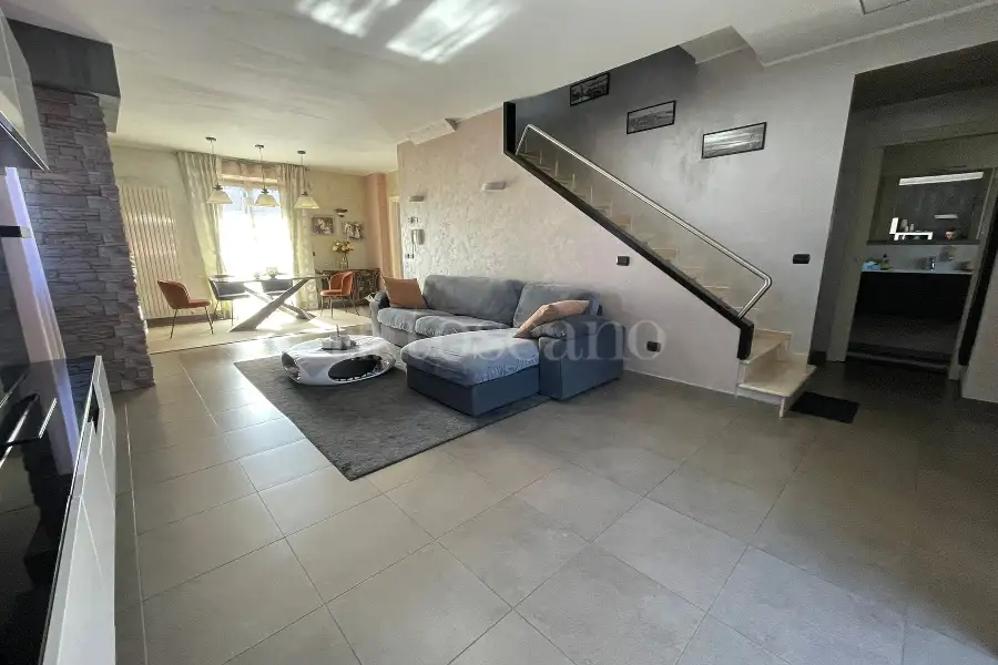 Villa Bifamiliare in vendita di 250 mq a €360.000 (rif. 65/2025)