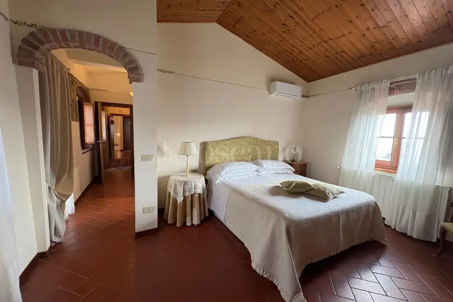 Casale in vendita di 880 mq a €1.080.000 (rif. 22/2025)