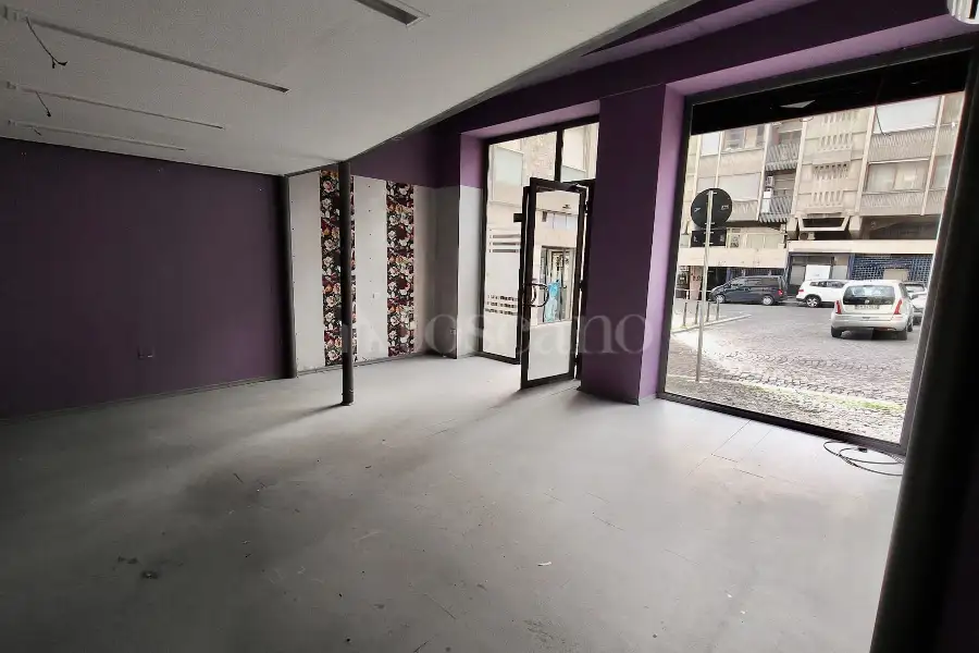 Negozio in affitto di 40 mq a €400 (rif. 7/2026)