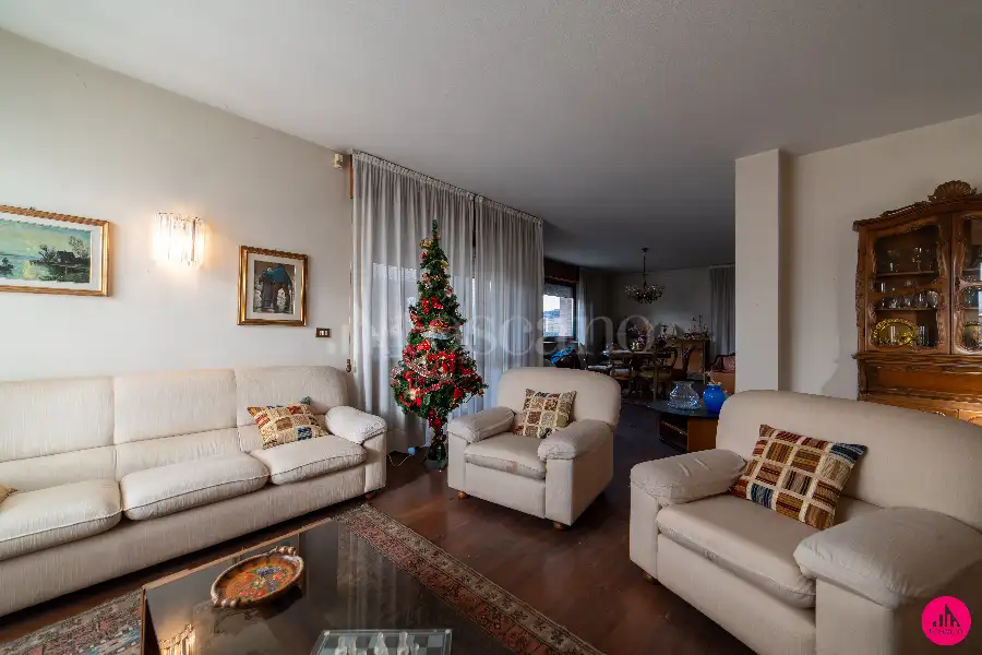 Casa Indipendente in vendita di 370 mq a €380.000 (rif. 8/2026)