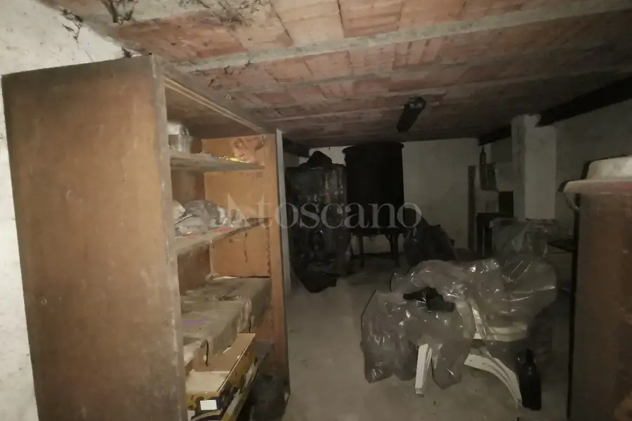 Box in vendita di 190 mq a €129.000 (rif. 28/2021)