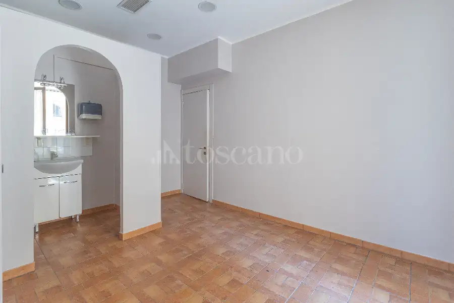 Negozio in vendita di 250 mq a €1.450.000 (rif. 87/2026)