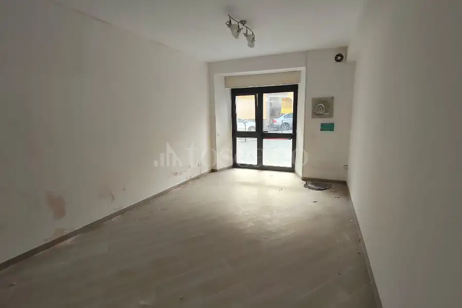 Negozio in affitto di 52 mq a €550 (rif. 84/2026)
