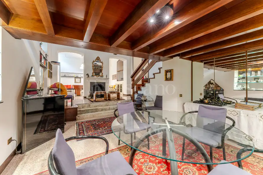 Casa in vendita di 360 mq trattativa riservata (rif. 44/2026)