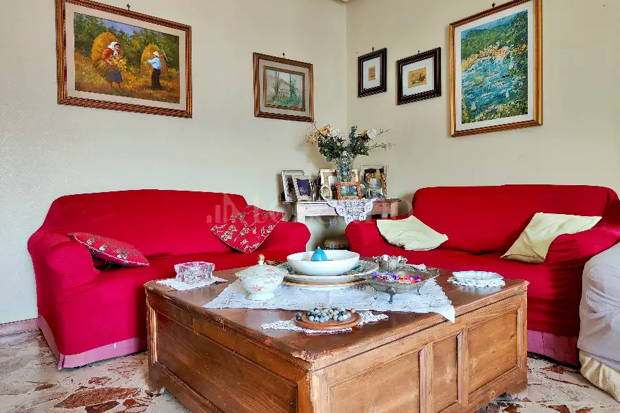Attico in vendita di 210 mq a €375.000 (rif. 17/2026)
