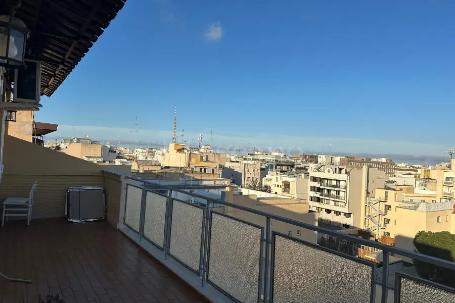 Attico in affitto di 80 mq a €880 (rif. 9/2026)