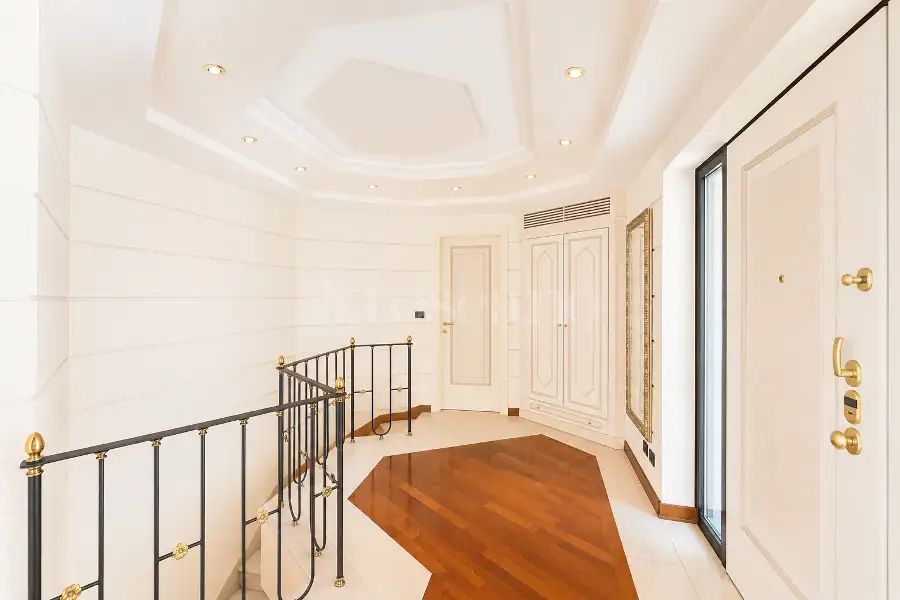 Villa in vendita di 750 mq a €6.400.000 (rif. 30/2024)