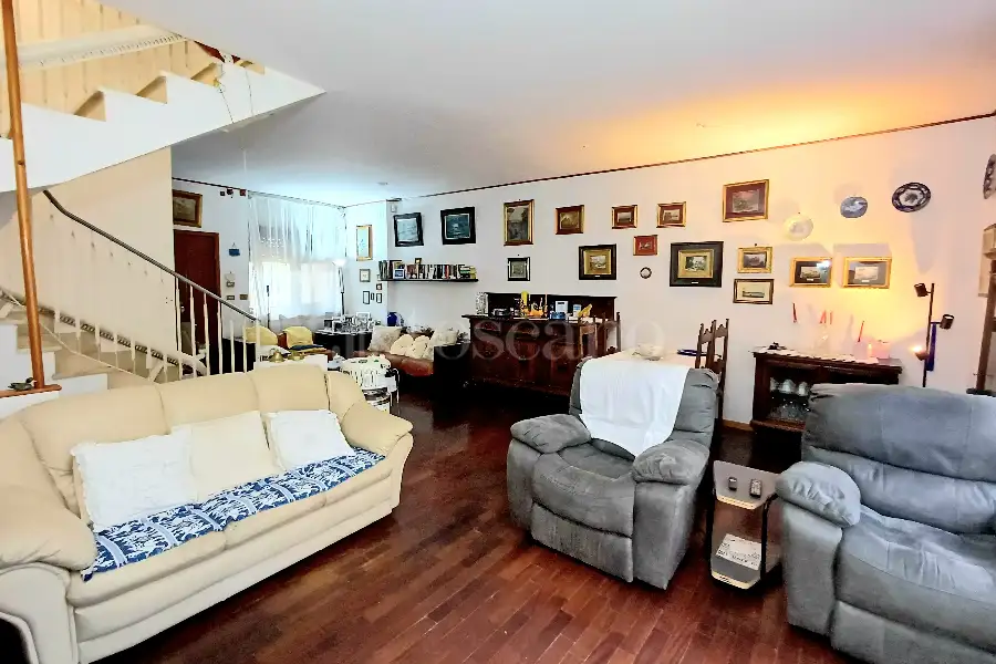 Villino a Schiera in vendita di 200 mq a €595.000 (rif. 9/2026)