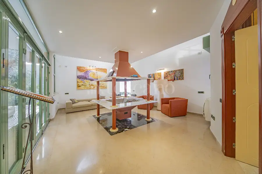 Villa in vendita di 500 mq a €990.000 (rif. 100/2025)