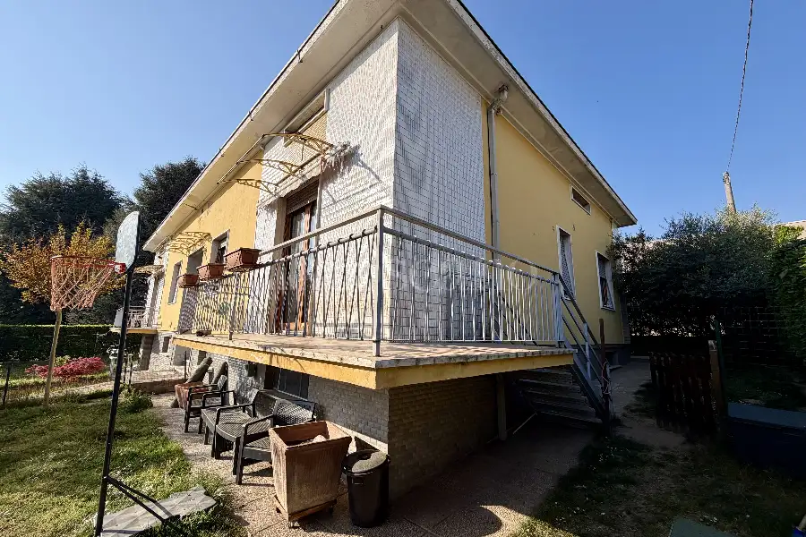 Villa Bifamiliare in vendita di 300 mq a €368.000 (rif. 17/2026)