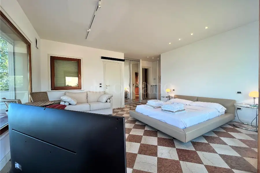 Villino a Schiera in vendita di 300 mq a €2.100.000 (rif. 36/2025)