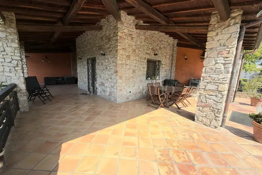 Villa Bifamiliare in vendita di 400 mq a €829.000 (rif. 33/2026)