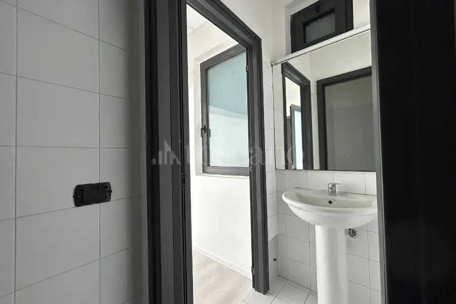 Negozio in vendita di 235 mq a €210.000 (rif. 48/2025)