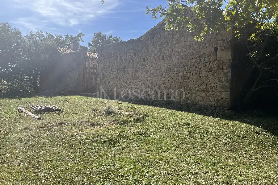 Casale in vendita di 860 mq trattativa riservata (rif. 258/2025)
