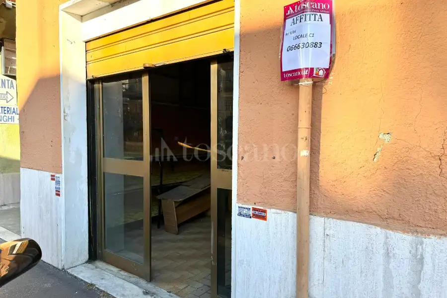 Negozio in affitto di 40 mq a €850 (rif. 6/2024)