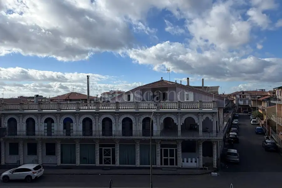 Palazzo in affitto di 500 mq a €5.800 (rif. 216/2025)