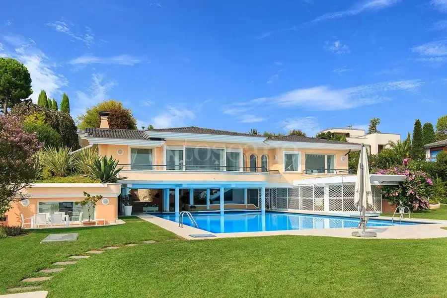 Villa in vendita di 1.300 mq trattativa riservata (rif. 38/2024)