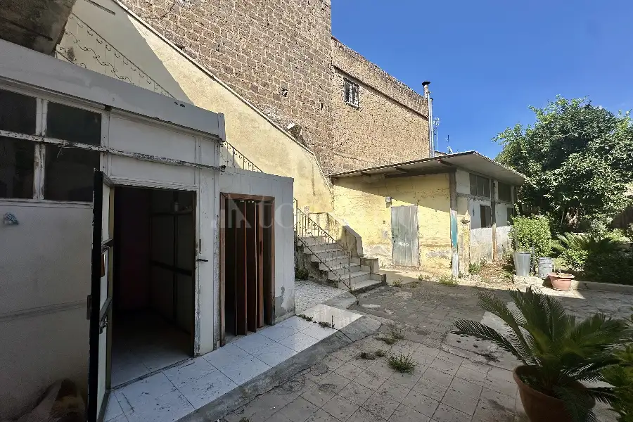 Negozio in affitto di 70 mq a €450 (rif. 25/2025)
