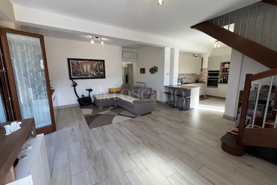 Villa Plurifamiliare in vendita di 120 mq a €359.000 (rif. 14/2026)