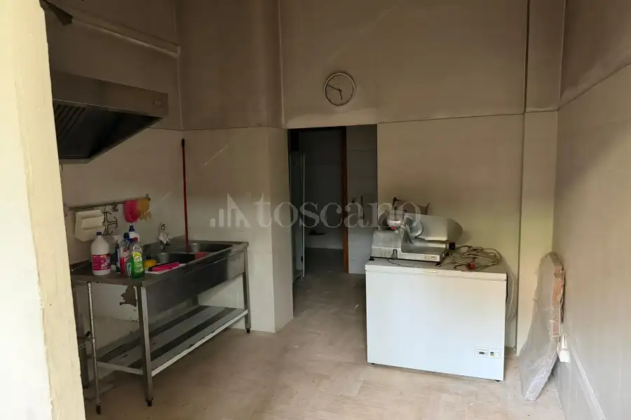 Negozio in vendita di 70 mq a €136.000 (rif. 27/2026)