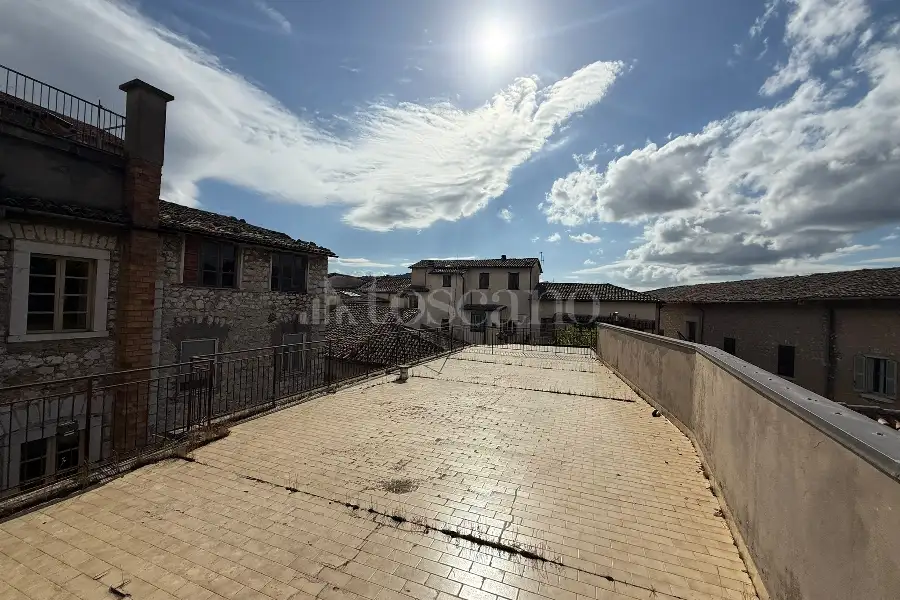 Palazzo in vendita di 725 mq a €395.000 (rif. 1/2026)