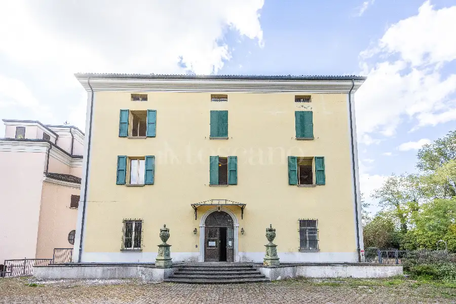 Villa in vendita di 2.660 mq a €950.000 (rif. 43/2025)