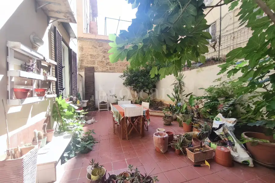 Palazzo in vendita di 1.500 mq a €2.200.000 (rif. 65/2026)