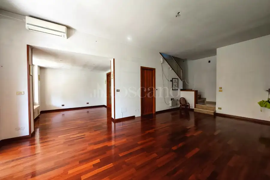 Villa Plurifamiliare in vendita di 220 mq a €565.000 (rif. 44/2026)