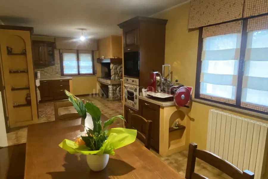 Casa Indipendente in vendita di 210 mq a €248.000 (rif. 9/2026)