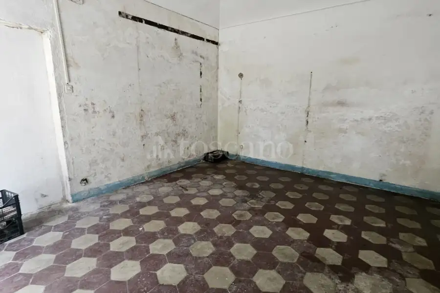 Casa Indipendente in vendita di 240 mq a €65.000 (rif. 125/2025)