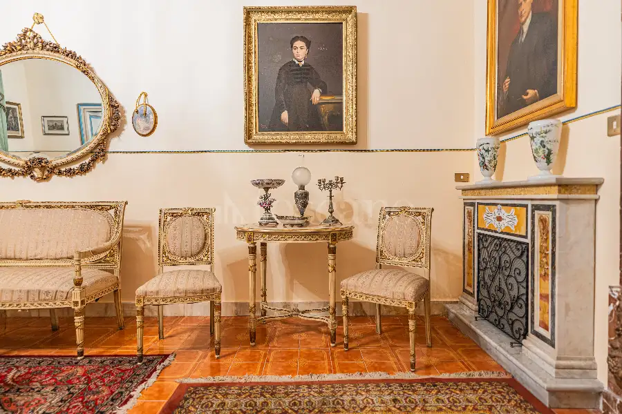 Villa in vendita di 1.200 mq a €4.250.000 (rif. 61/2026)