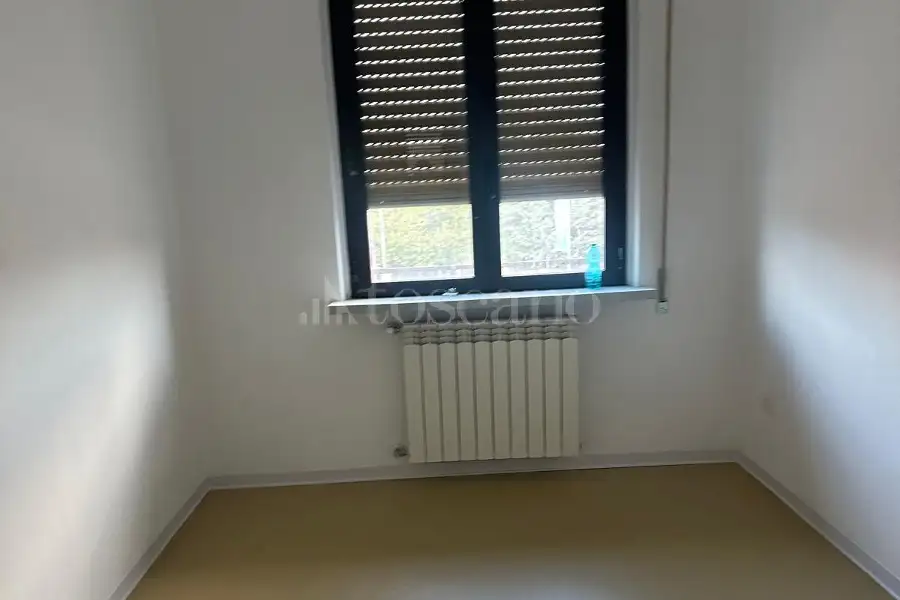 Ufficio in affitto di 300 mq a €3.000 (rif. 83/2026)