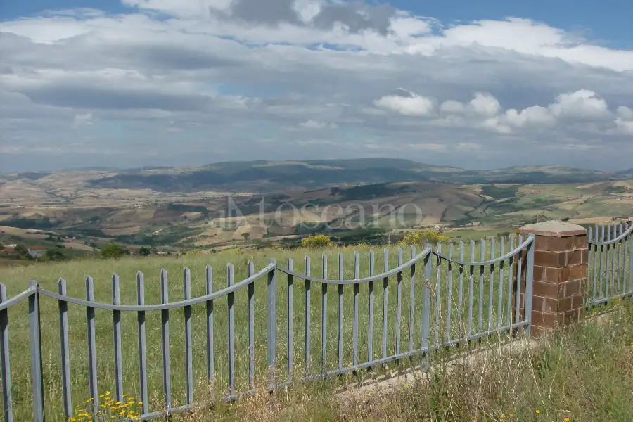 Villa in vendita di 350 mq a €70.000 (rif. 25/2017)