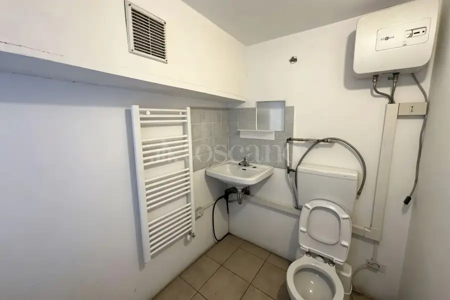 Negozio in vendita di 68 mq a €73.000 (rif. 42/2026)