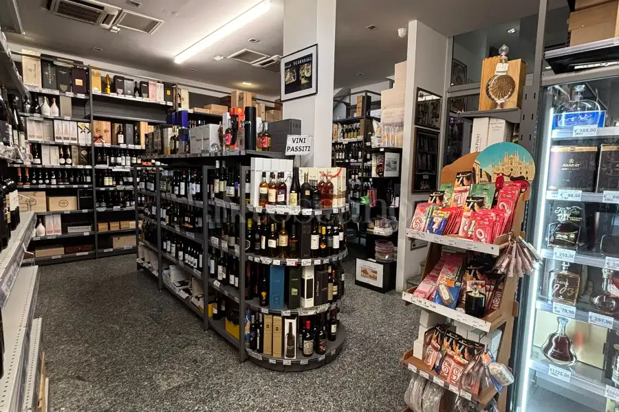 Negozio in vendita di 290 mq a €800.000 (rif. 8/2026)