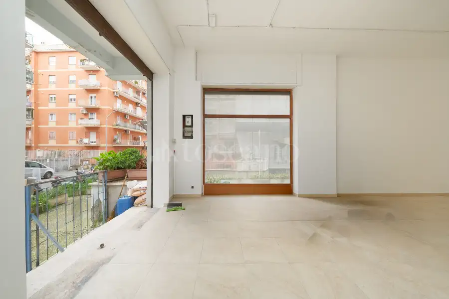 Negozio in affitto di 35 mq a €600 (rif. 13/2026)