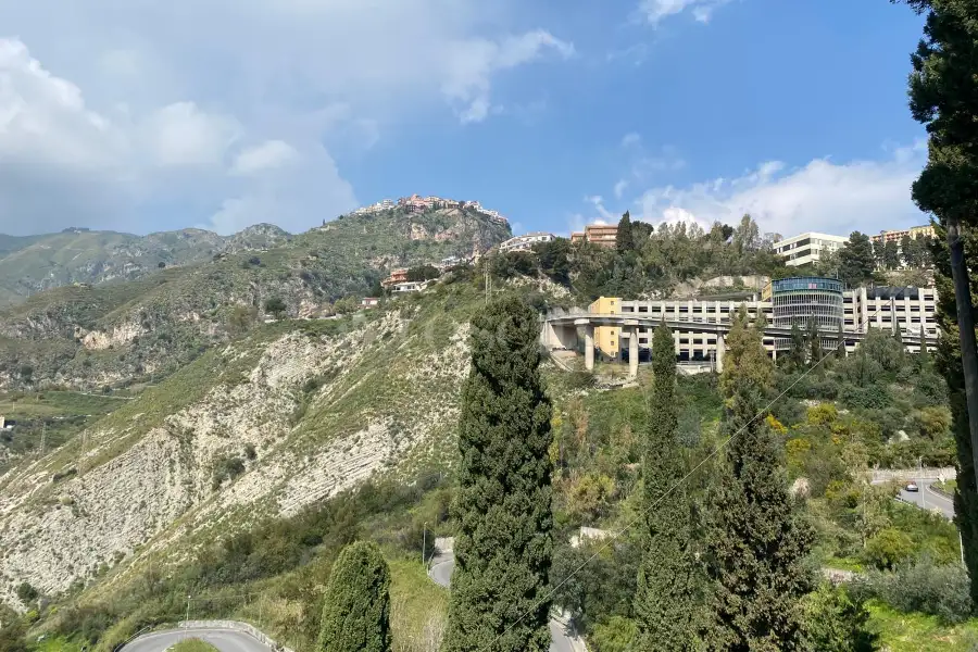 Agriturismo in vendita di 600 mq a €1.750.000 (rif. 13/2026)