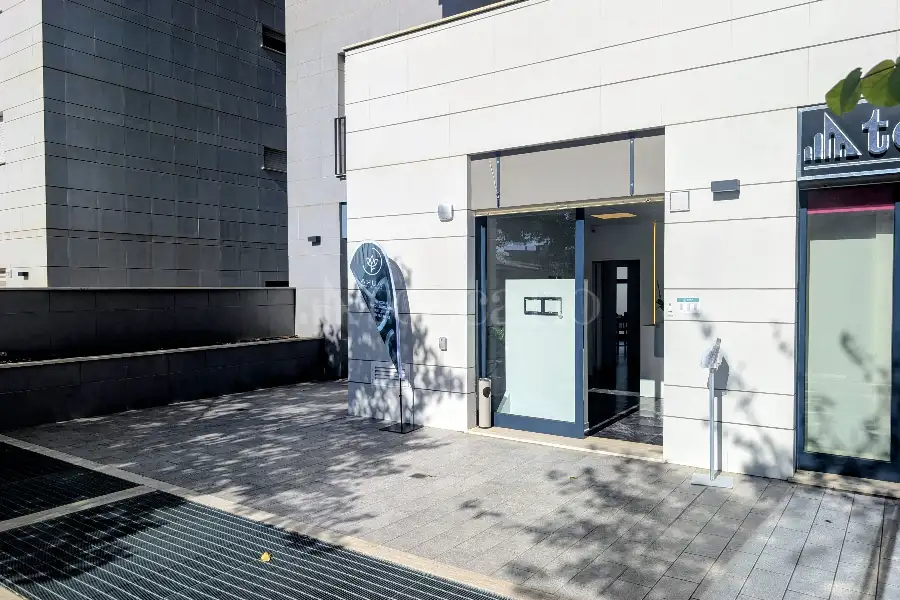 Negozio in vendita di 100 mq a €370.000 (rif. 6/2026)