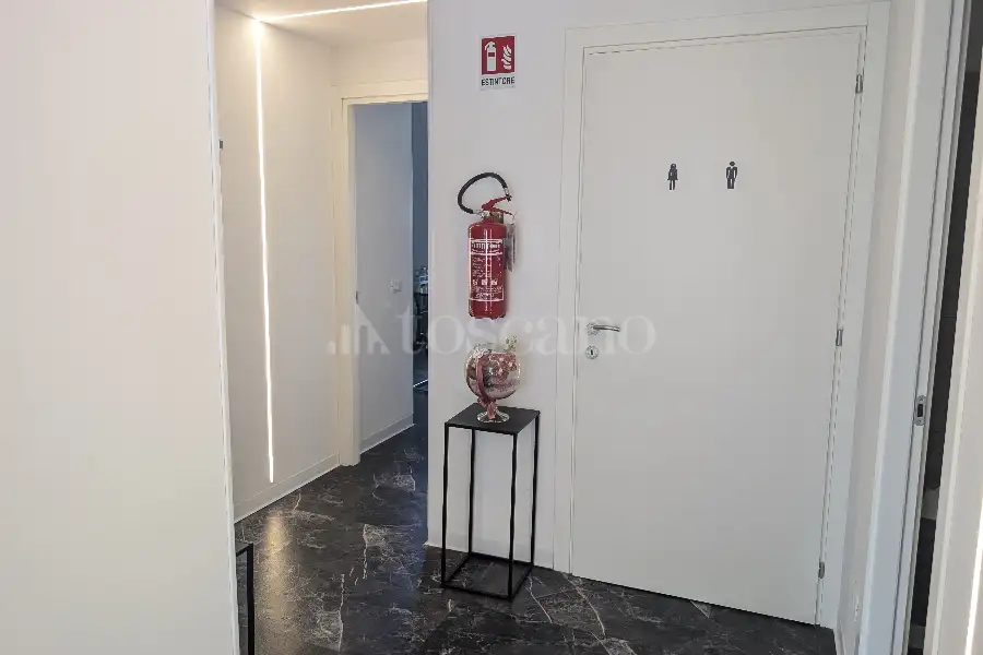 Negozio in vendita di 100 mq a €370.000 (rif. 6/2026)