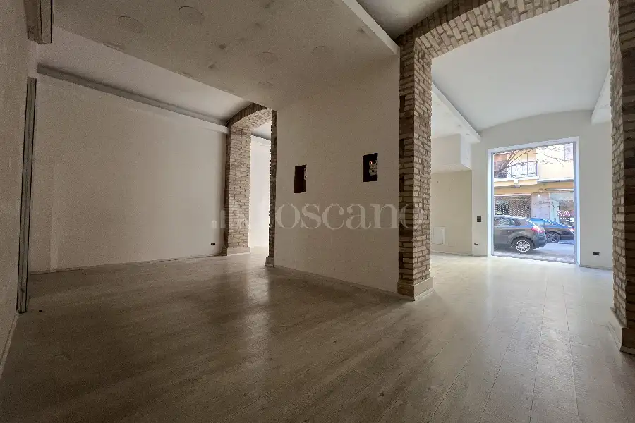 Negozio in affitto di 60 mq a €1.900 (rif. 110/2026)