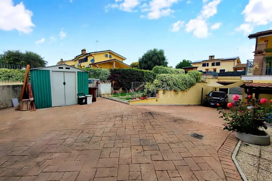 Villa Bifamiliare in vendita di 180 mq a €349.000 (rif. 42/2026)
