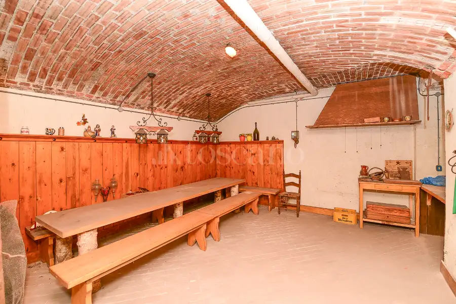 Casa Indipendente in vendita di 400 mq a €260.000 (rif. 9/2026)